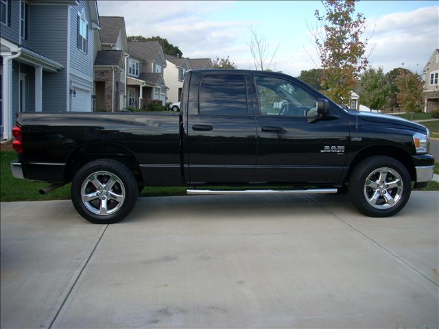 Dodge Ram 1500 Base Especial Edition Crew Cab Pickup