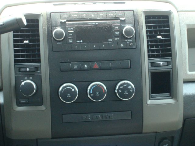 Dodge Ram 1500 SLE Sierra 2WD Pickup Truck