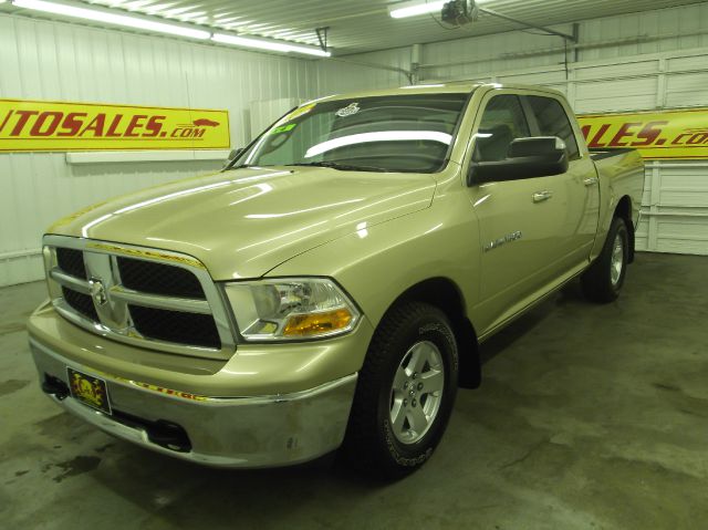 Dodge Ram 1500 SLE Sierra 2WD Pickup Truck
