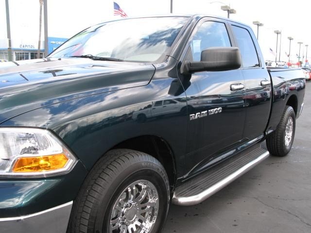 Dodge Ram 1500 2011 photo 2