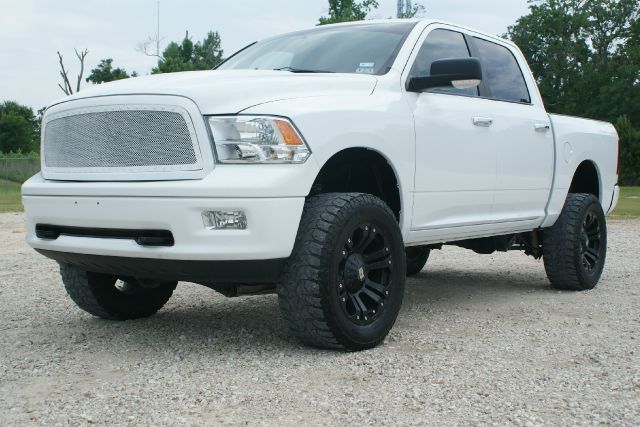 Dodge Ram 1500 SLE Sierra 2WD Pickup Truck