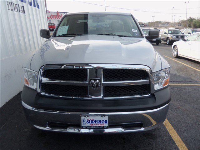 Dodge Ram 1500 2011 photo 2
