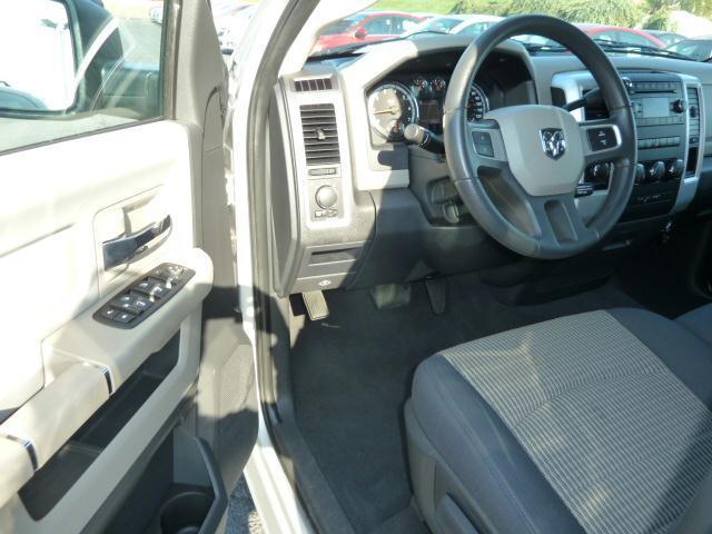 Dodge Ram 1500 2011 photo 2