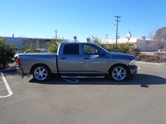 Dodge Ram 1500 2011 photo 2