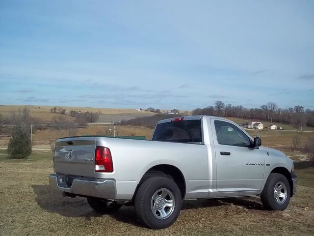 Dodge Ram 1500 2011 photo 2