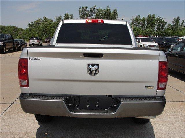 Dodge Ram 1500 2011 photo 2