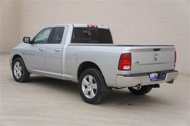 Dodge Ram 1500 2012 photo 2