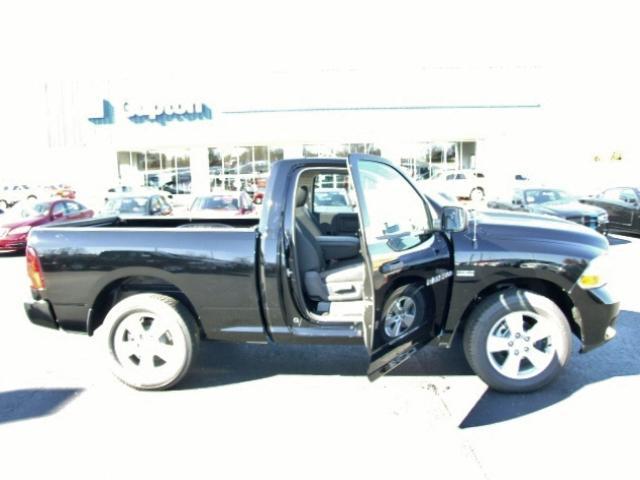 Dodge Ram 1500 2012 photo 2