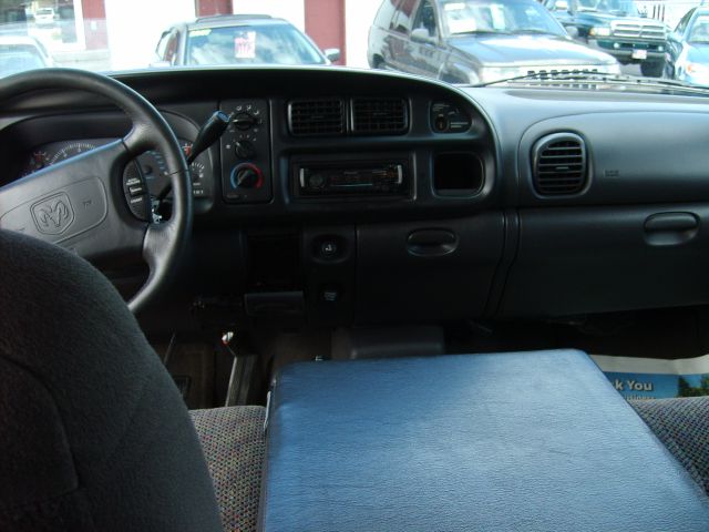 Dodge Ram 2500 Z71 4X4 CREW CAB Pickup Truck