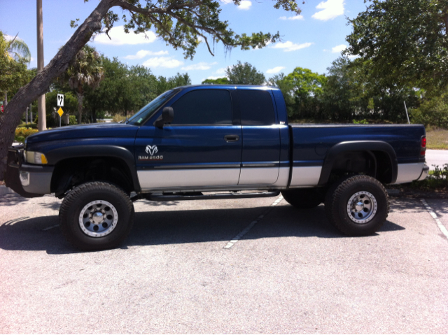 Dodge Ram 2500 2001 photo 2