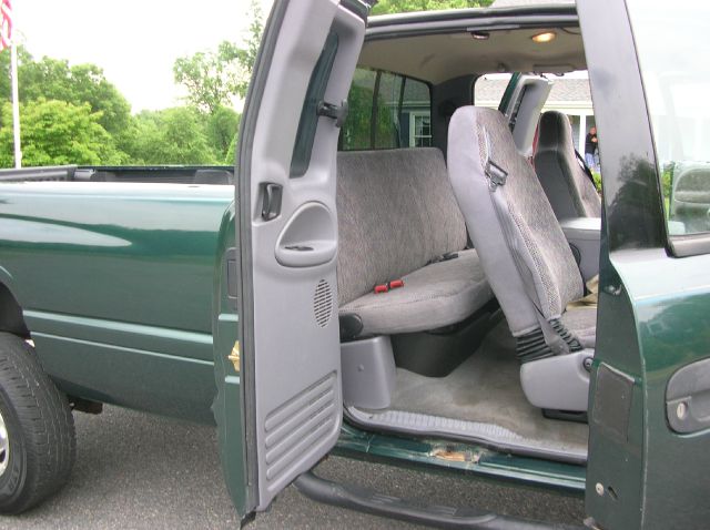 Dodge Ram 2500 Z71 4X4 CREW CAB Pickup Truck