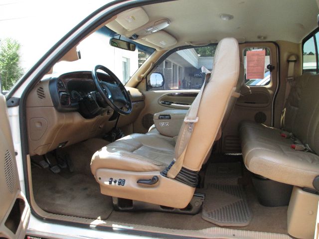 Dodge Ram 2500 1500 LT 4WD Pickup Truck