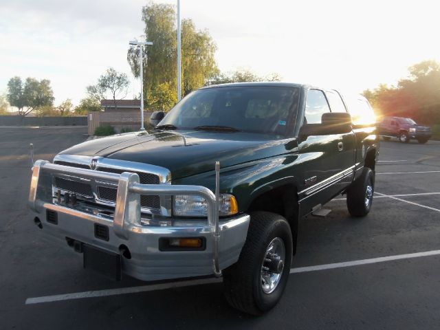 Dodge Ram 2500 4X2 Extended CAB 122.9 IN Pickup Truck