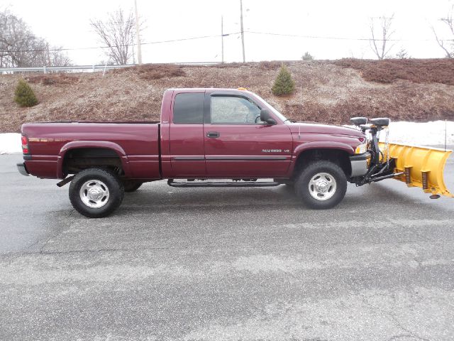 Dodge Ram 2500 4X2 Extended CAB 122.9 IN Pickup Truck