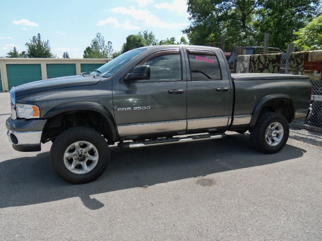 Dodge Ram 2500 2004 photo 2