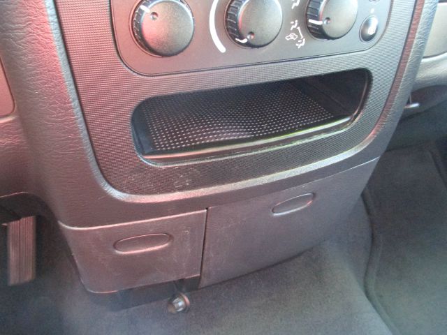 Dodge Ram 2500 2004 photo 2