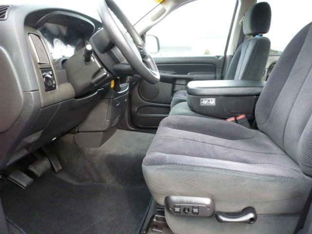 Dodge Ram 2500 2005 photo 2