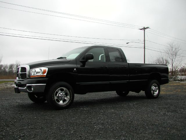 Dodge Ram 2500 4dr 4WD EXT LS 4x4 SUV Pickup Truck