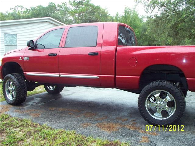 Dodge Ram 2500 Double Cab 4WD V8 4.7 Pickup Truck