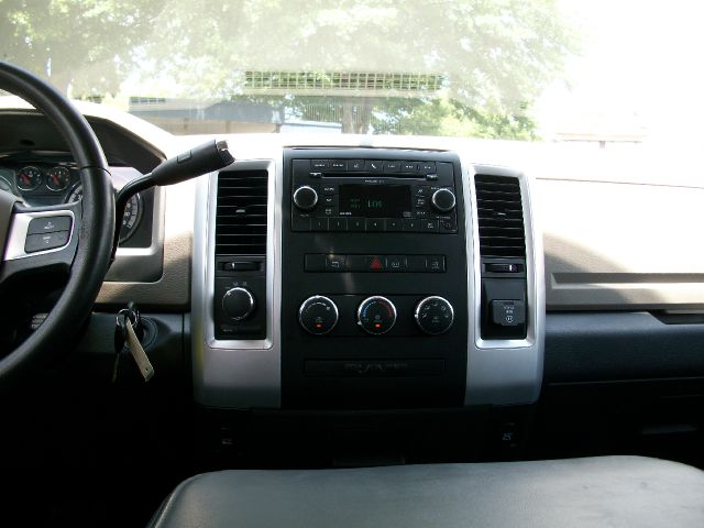 Dodge Ram 2500 2010 photo 2