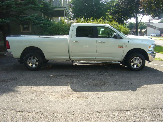 Dodge Ram 2500 XLT 4X4 V8 5.4L Pickup Truck