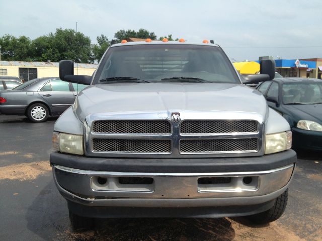 Dodge Ram 3500 2001 photo 2