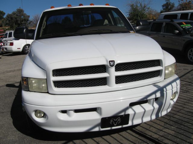 Dodge Ram 3500 2001 photo 2