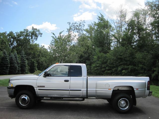 Dodge Ram 3500 2001 photo 2