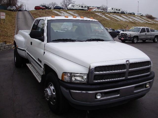 Dodge Ram 3500 2001 photo 3