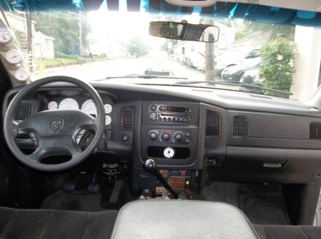 Dodge Ram 3500 4dr 4WD EXT LS 4x4 SUV Pickup Truck