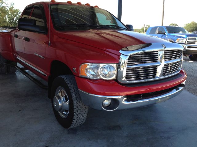Dodge Ram 3500 2004 photo 2