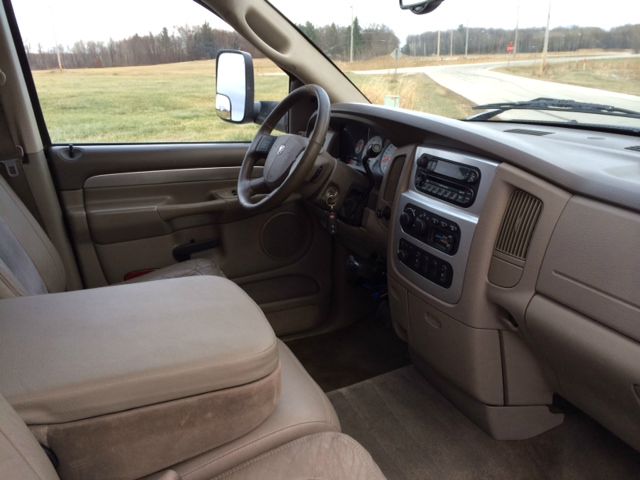 Dodge Ram 3500 2004 photo 2