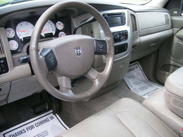 Dodge Ram 3500 2004 photo 2