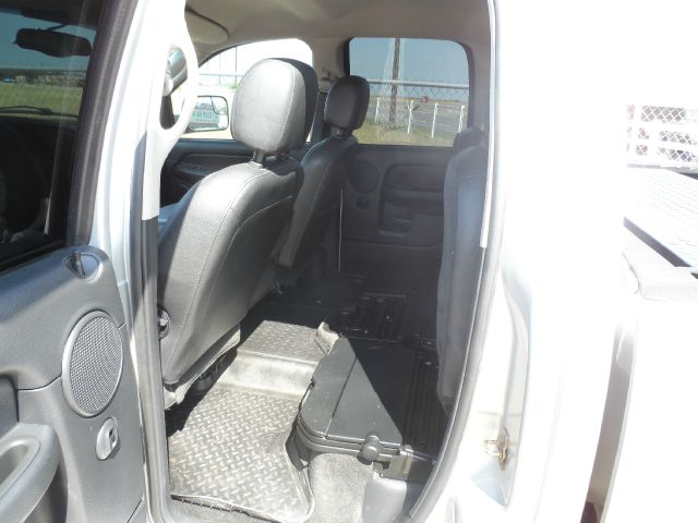 Dodge Ram 3500 2004 photo 2