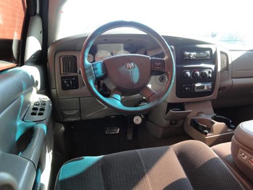 Dodge Ram 3500 2004 photo 2