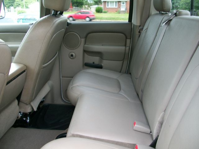 Dodge Ram 3500 2005 photo 2