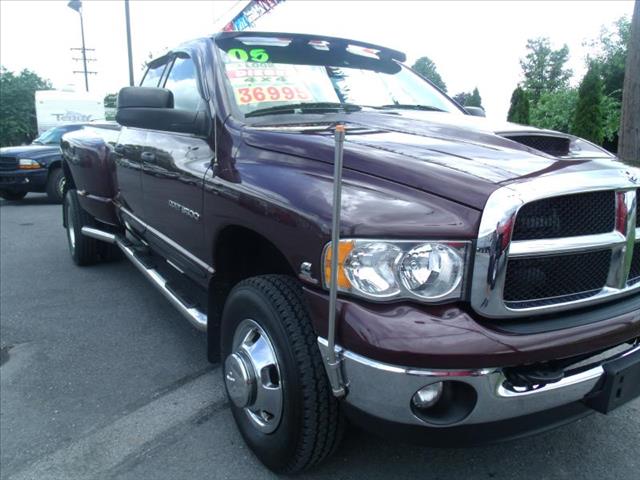 Dodge Ram 3500 SE EXT Pickup Truck