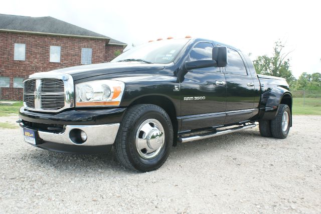 Dodge Ram 3500 2006 photo 2