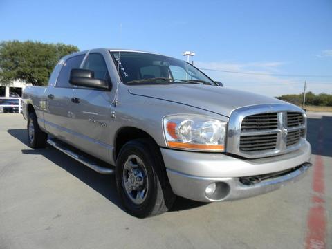 Dodge Ram 3500 2006 photo 2