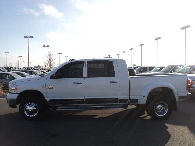 Dodge Ram 3500 SLT Pickup
