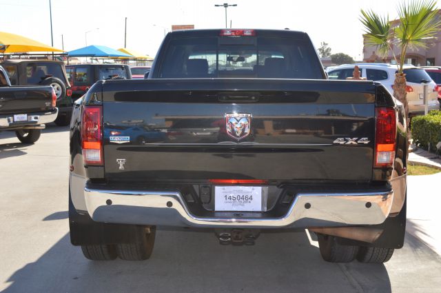 Dodge Ram 3500 2010 photo 2
