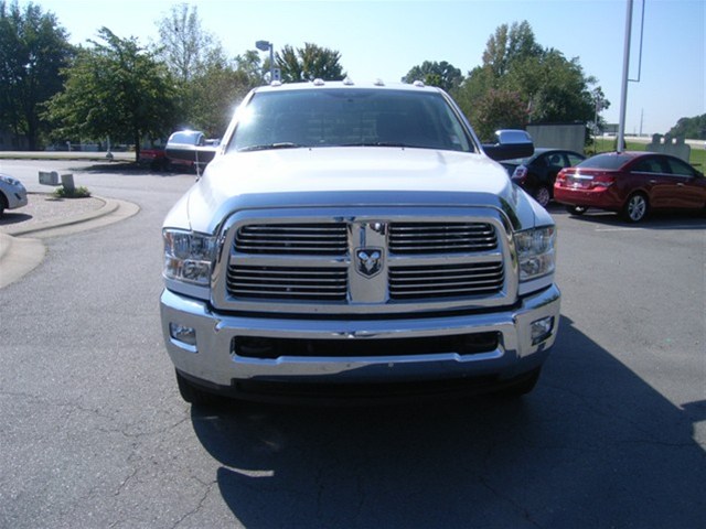 Dodge Ram 3500 2011 photo 2