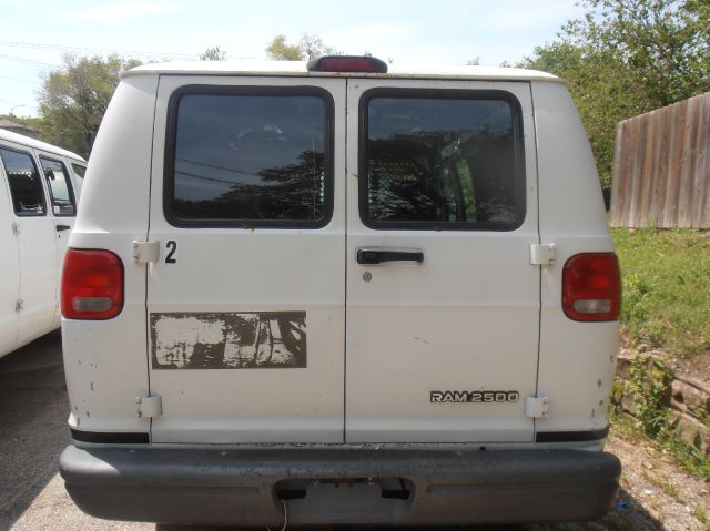 Dodge Ram Cargo 2002 photo 2