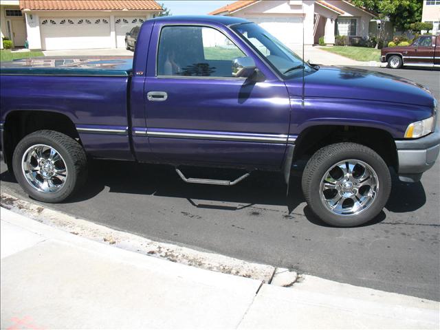 Dodge Ram Pickup 1995 photo 3