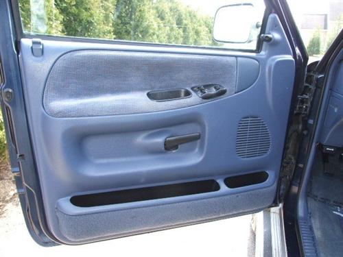Dodge Ram Pickup 1995 photo 4