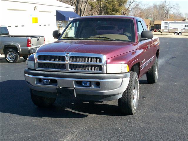 Dodge Ram Pickup 2000 photo 1
