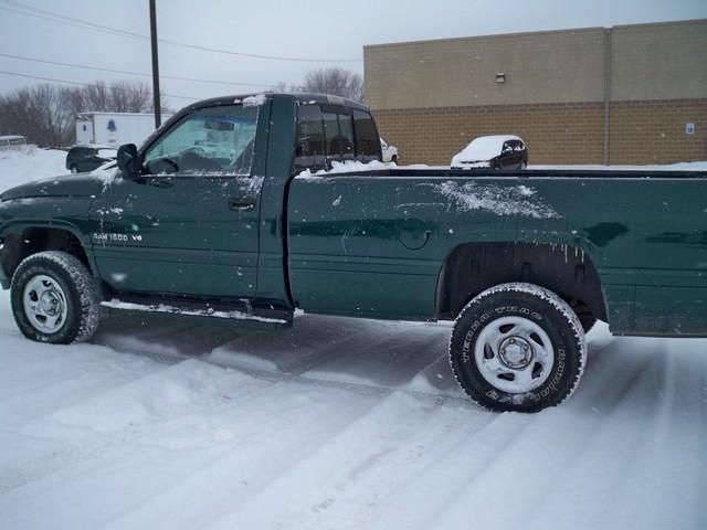 Dodge Ram Pickup 2000 photo 1