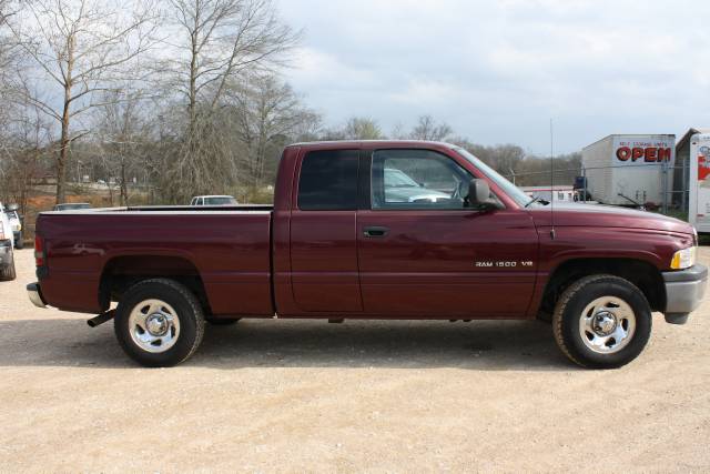 Dodge Ram Pickup 2000 photo 1