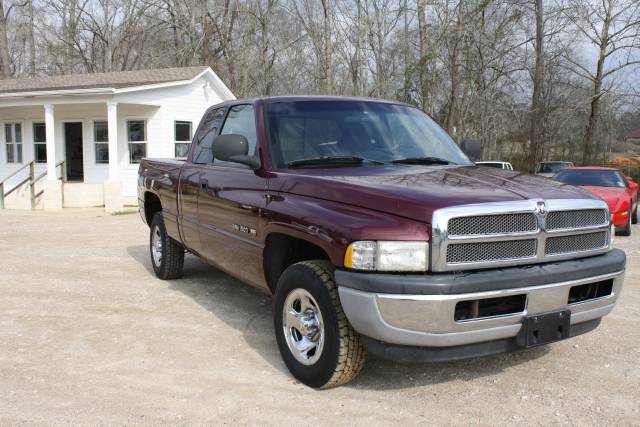 Dodge Ram Pickup 2000 photo 2