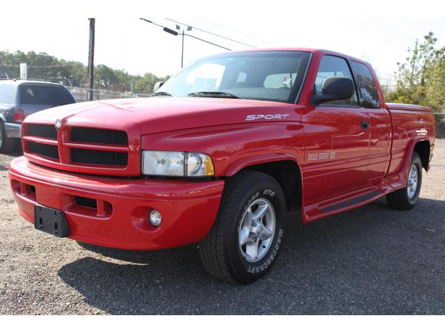 Dodge Ram Pickup 2000 photo 2